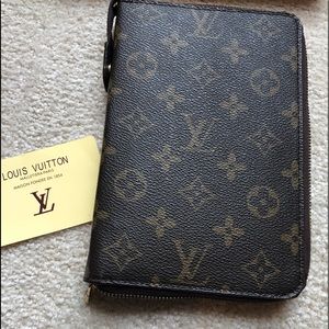Louis Vuitton day planner wallet